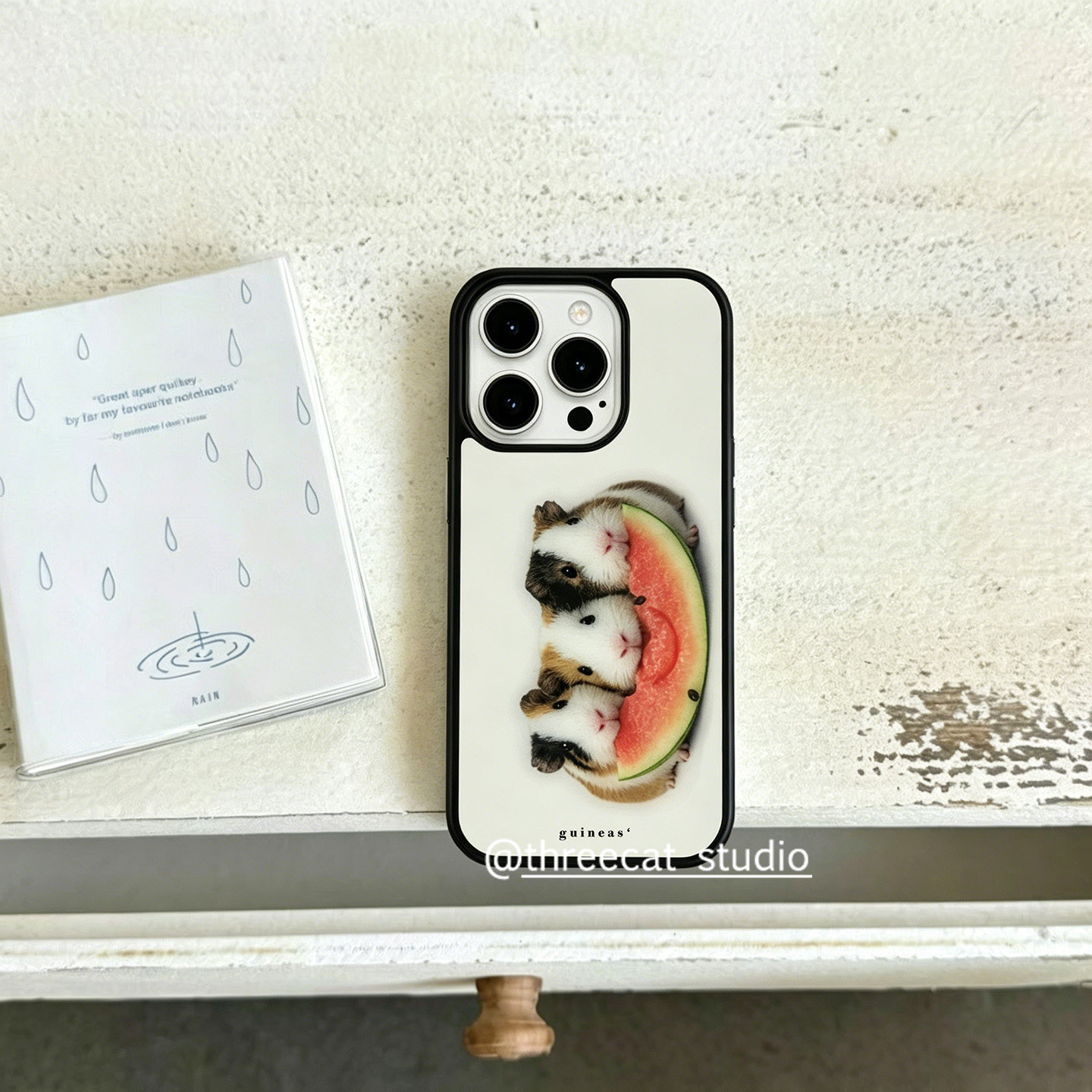 Phone Cases Korean - 韓国のインスタ映えするモルモットがスイカを食べるデザインのiPhoneケース、iPhone 17 Air、16 Pro Max、15、14 Plus、13、12、11対応、耐衝撃シリコン製バックカバー