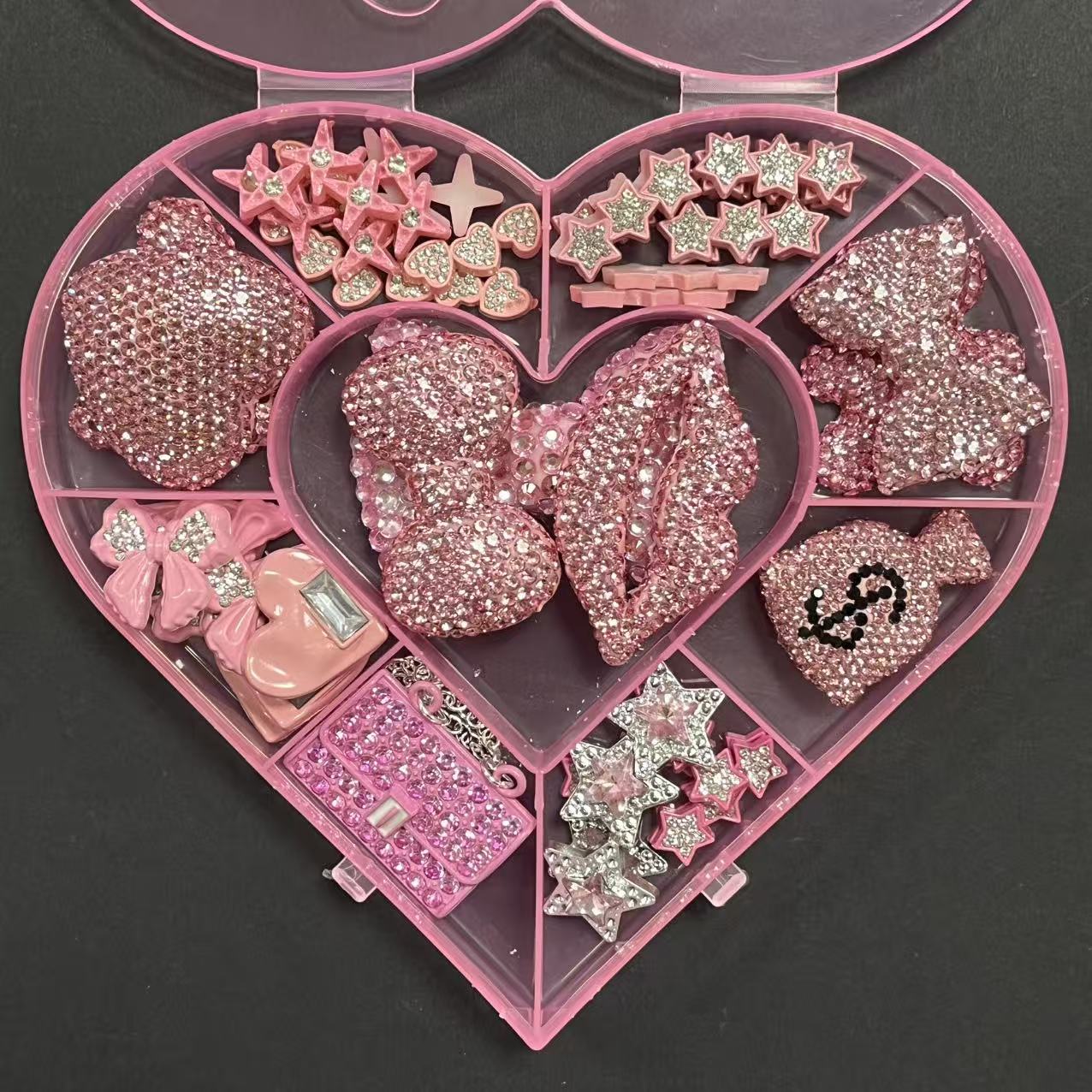 Phone Cases Wholesale - 卸売の豪華なダイヤモンドボウパース香水瓶バタフライパースリップクイーンスタージャンクフォンケースデコレーションチャームクラフト