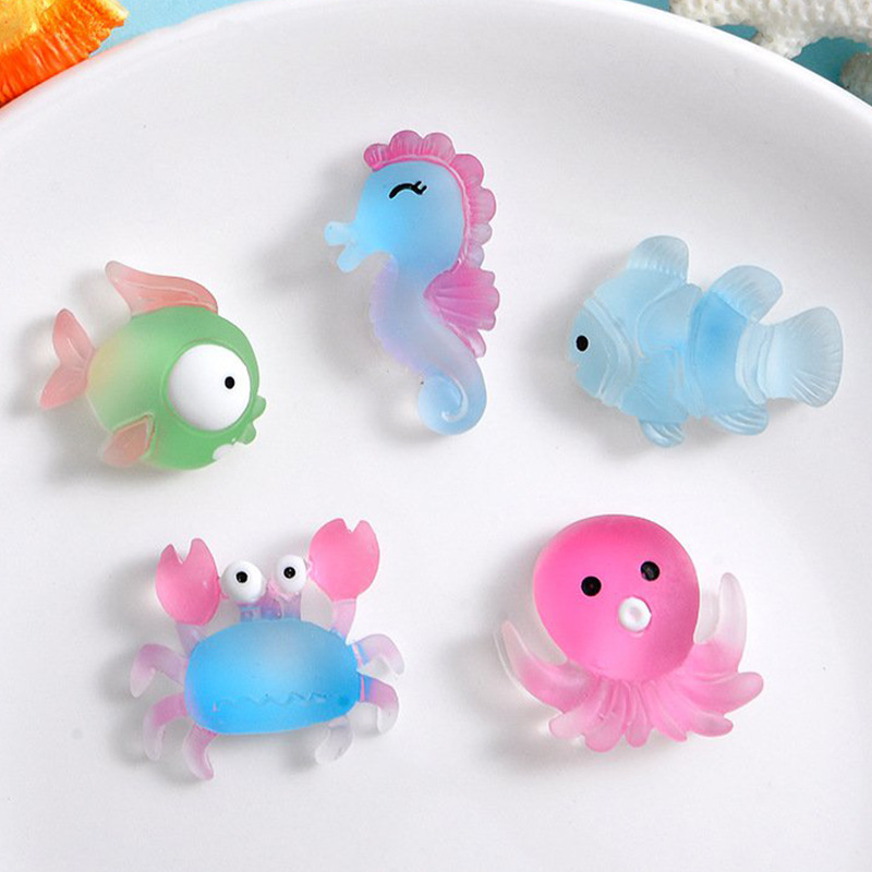 DW15 20 個漫画シリーズ海洋生物樹脂アクセサリー DI - Phone Cases Wholesale のレビューと価格